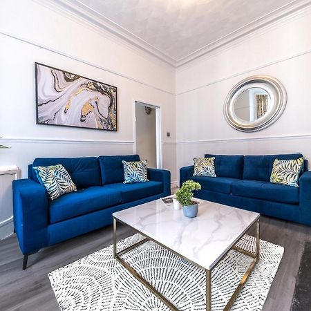 Stylish Luxury Large 4Br Kingbed Appartement Barrow-in-Furness Buitenkant foto