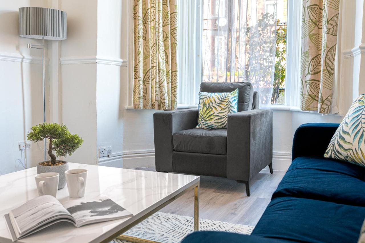 Stylish Luxury Large 4Br Kingbed Appartement Barrow-in-Furness Buitenkant foto