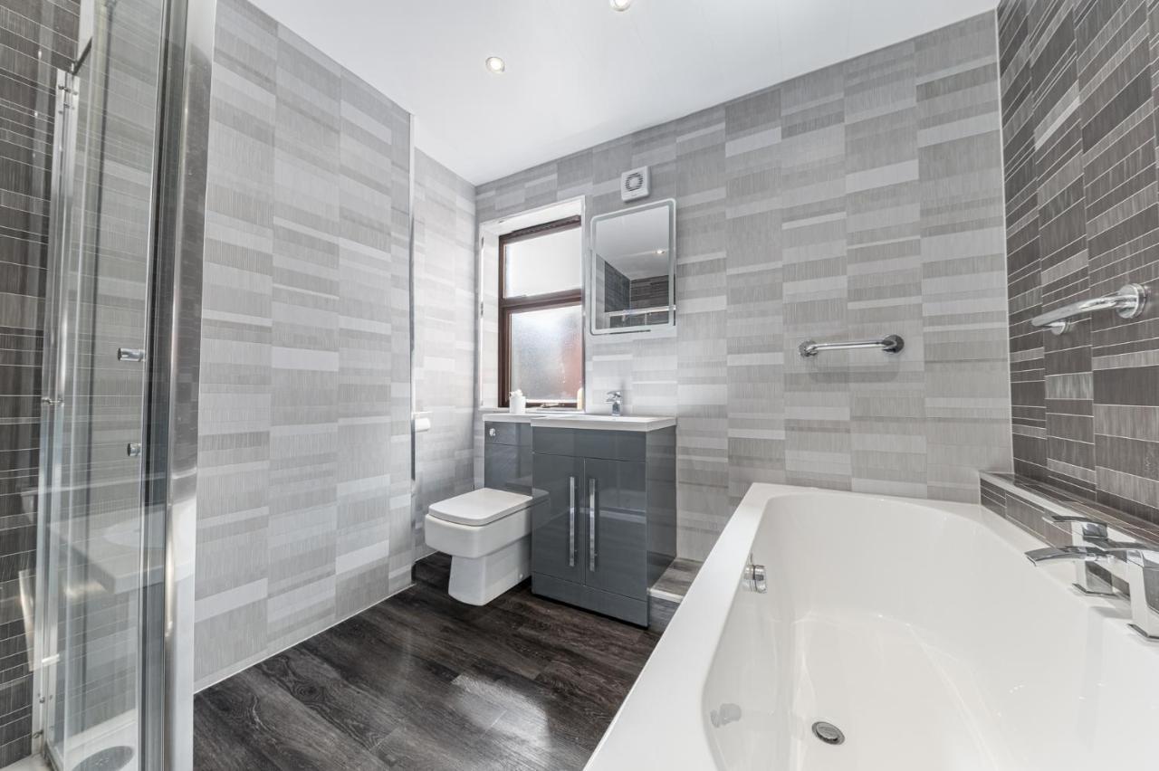 Stylish Luxury Large 4Br Kingbed Appartement Barrow-in-Furness Buitenkant foto