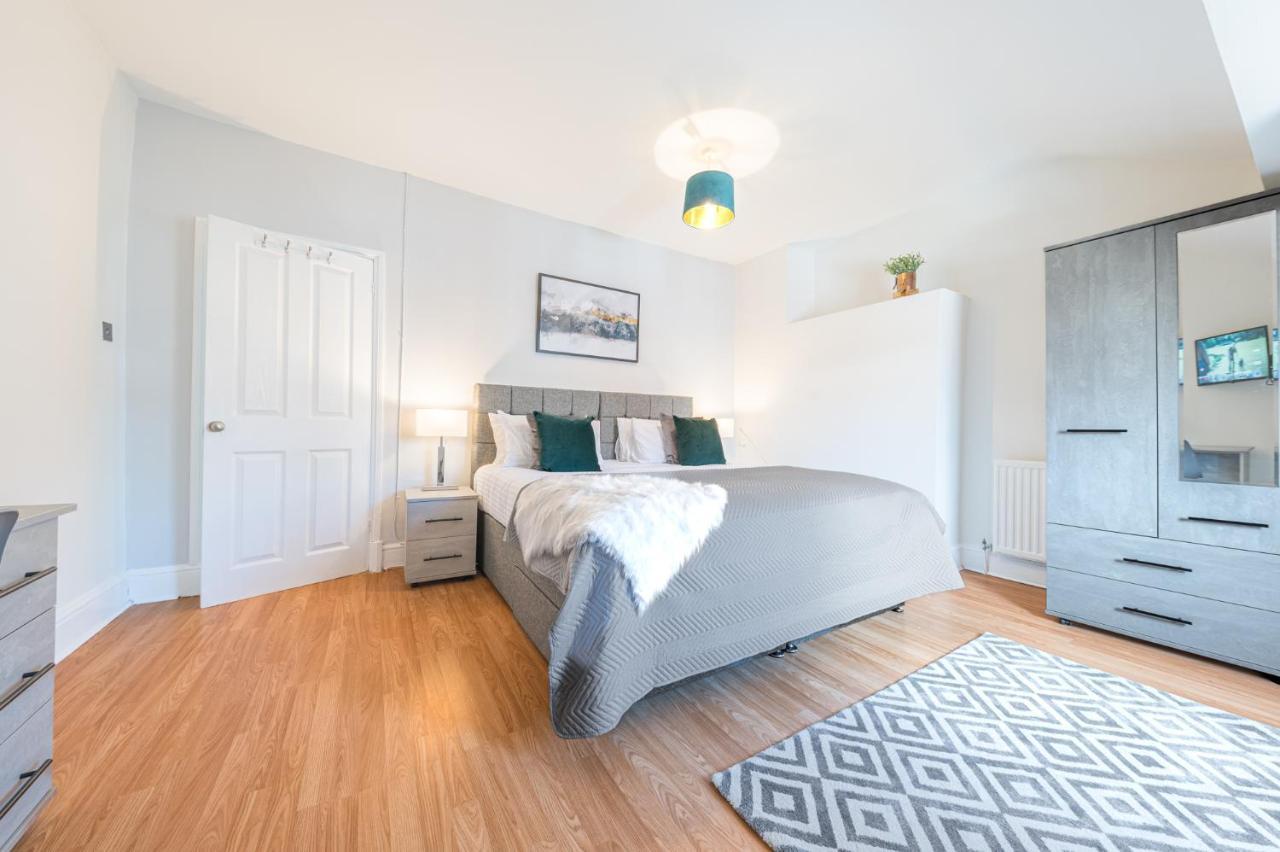 Stylish Luxury Large 4Br Kingbed Appartement Barrow-in-Furness Buitenkant foto